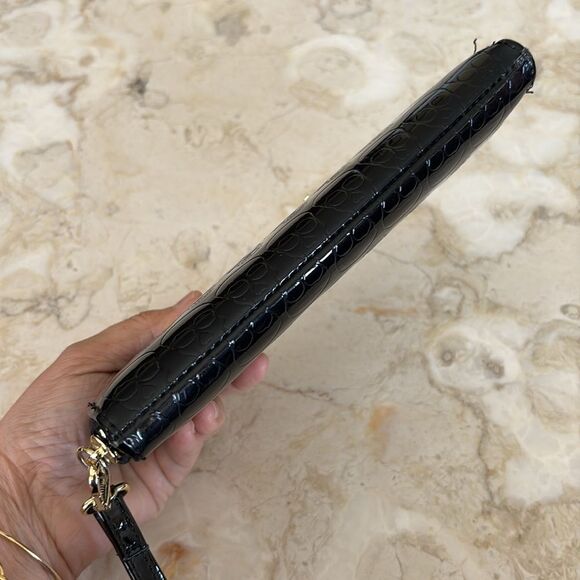 Betsey Johnson Black Skulls Zip Around Wristlet Wallet - Picture 5 of 12